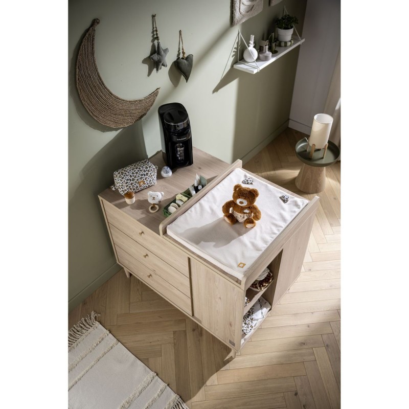 Mobile per bambini in elegante legno di quercia con vani portaoggetti su 3 lati