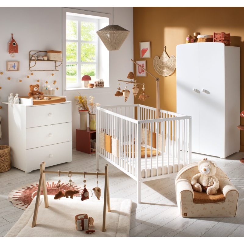 Set completo per cameretta Basic: lettino 120x60 con sponde a barre, fasciatoio a 3 cassetti e armadio a 2 ante con pomelli a sf